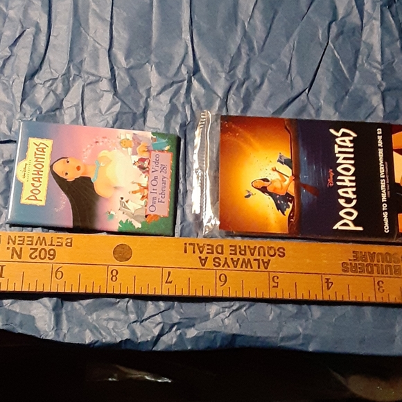 Disney Pocahontas Collector cards and pin - Picture 4 of 4